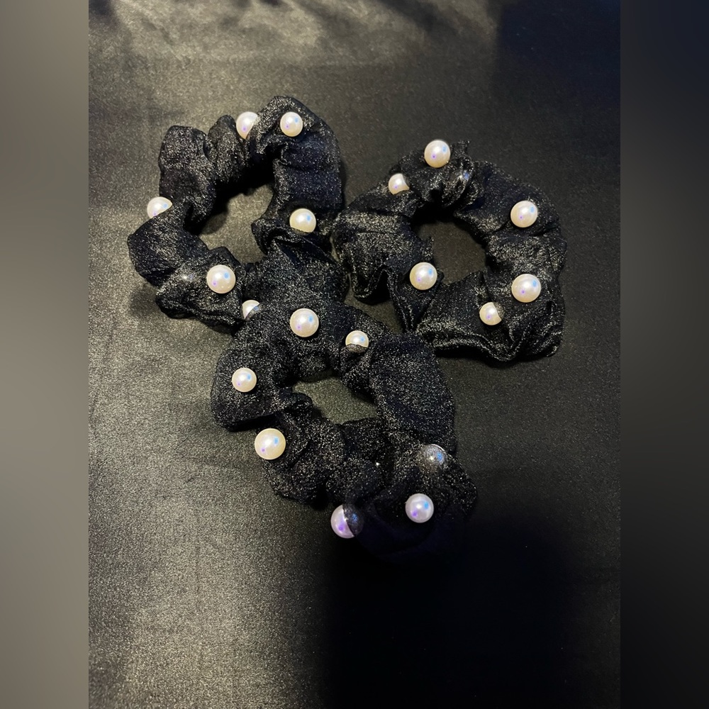 Black Pearl scrunchies 3 per pack